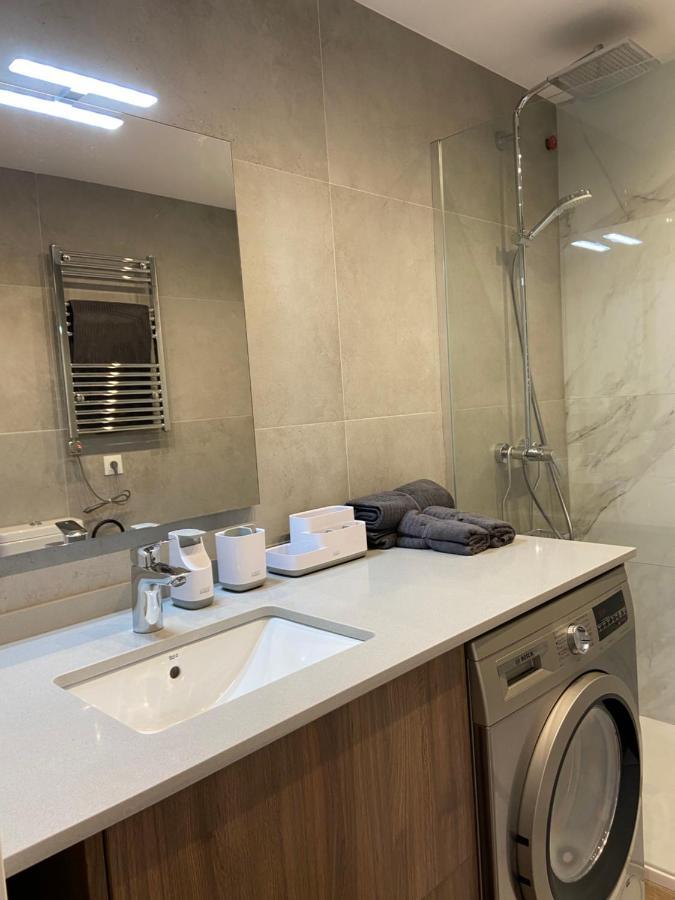 קלפה Relaxing Modern Beachfront Apartment - Amazing Sea View מראה חיצוני תמונה