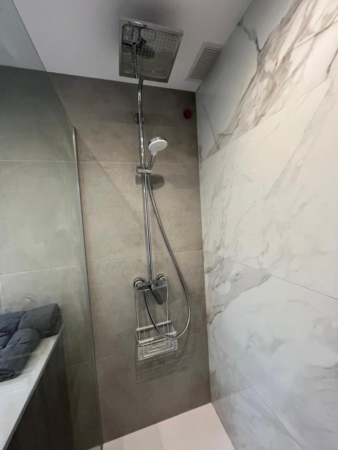קלפה Relaxing Modern Beachfront Apartment - Amazing Sea View מראה חיצוני תמונה