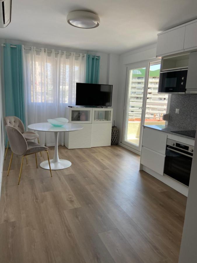 קלפה Relaxing Modern Beachfront Apartment - Amazing Sea View מראה חיצוני תמונה